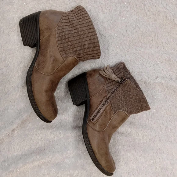 BOC Taupe Bendell Sweater Cuff Ankle Booties size 7M - Picture 3 of 6